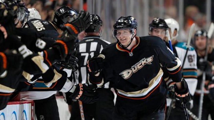 Hockey Anaheim Ducks Corey Perry after scoring against Sharks.jpg